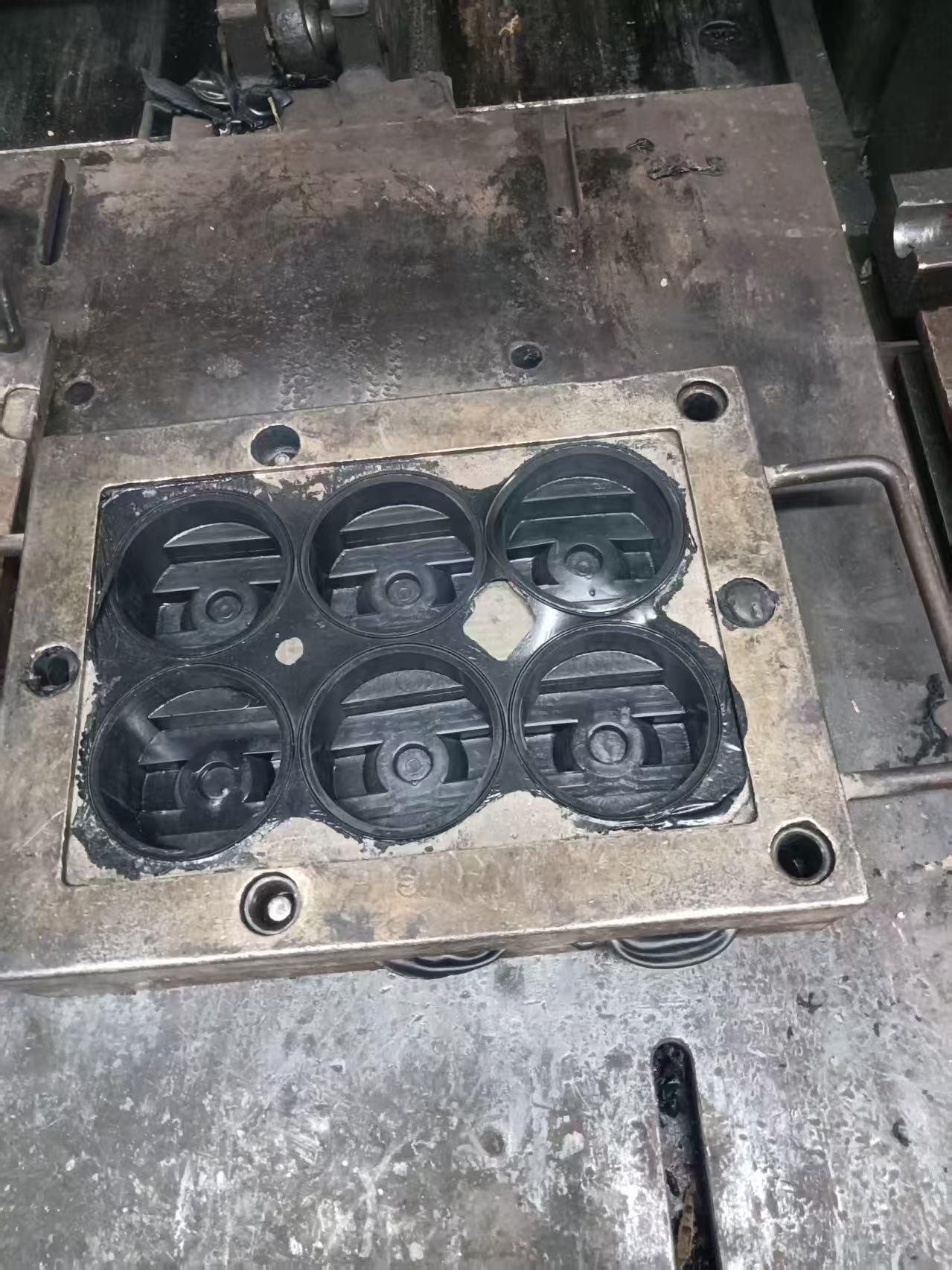 Cómo se hacen las piezas de goma: Simple Factory Tour desde materia prima hasta productos terminados