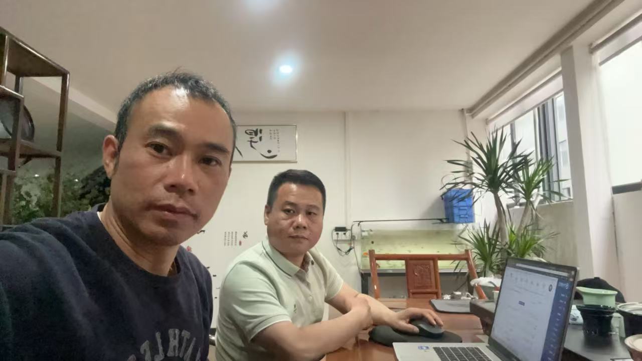 Acogiendo con beneplácito a clientes distinguidos para explorar la excelencia en las instalaciones de fabricación de caucho de Zhengguan